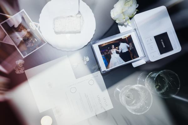 Τρεις μαγικοί τρόποι να κάνεις τον γάμο σου πιο προσωπικό με τους φορητούς εκτυπωτές της Canon