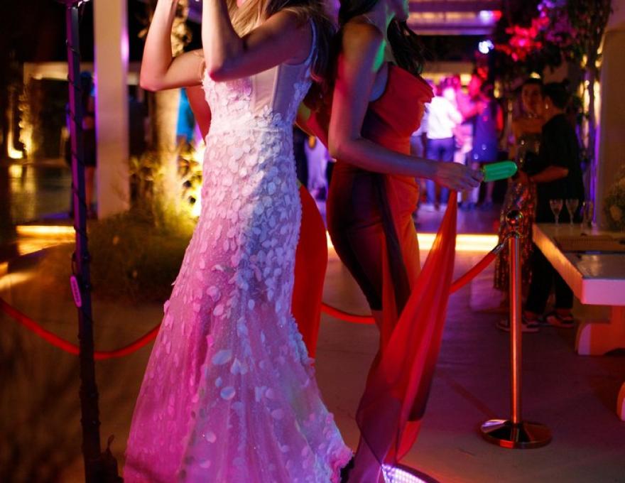 Mirror Loves You Photobooth concept γάμου