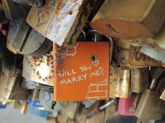 5 πράγματα που πρέπει να κάνετε μετά τη πρόταση γάμου