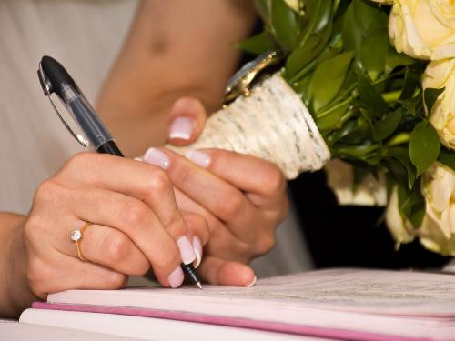 Νυφικά για πολιτικό γάμο